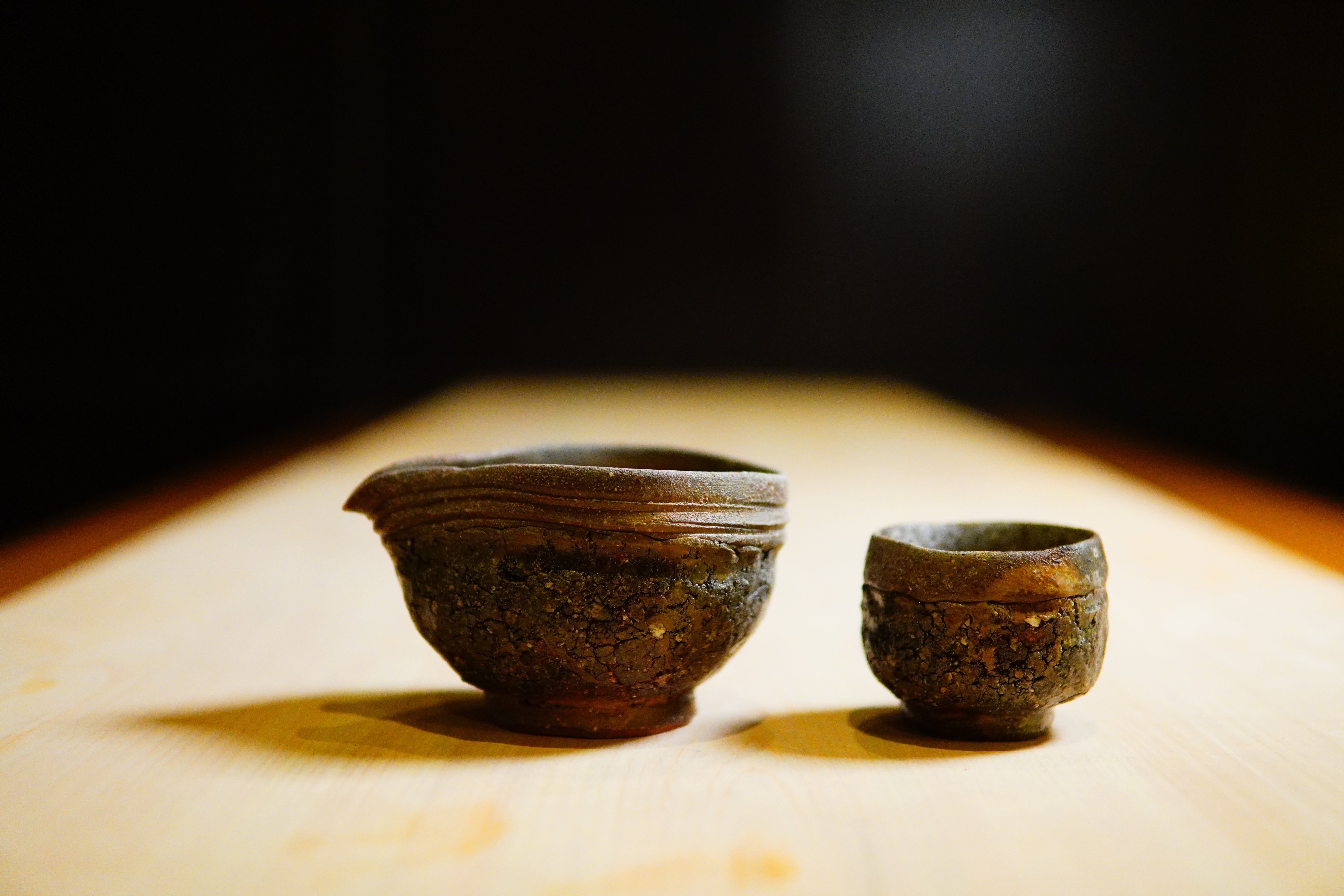细川贵弘(Takahiro Hosokawa)鹅卵石酒壶和鹅卵石酒杯套装