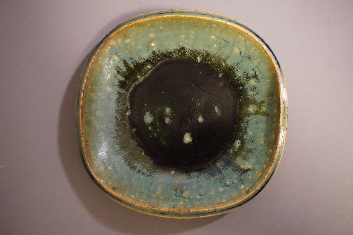 Yoshida Manabu: Thick-rimmed square plate