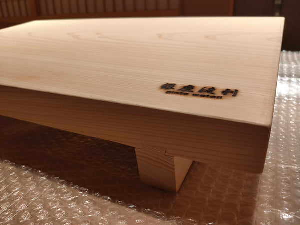 [With legs x Ginza Watari original] Yoshino cypress cutting board 500 mm x 300 mm x 30 mm + legs 30 mm